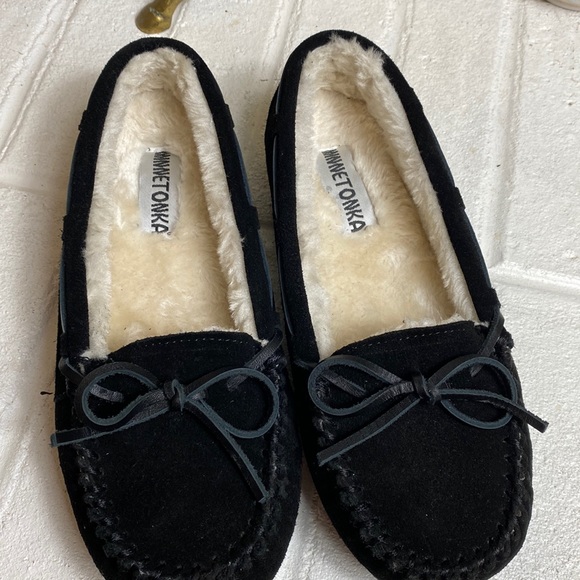 Black leather Minnetonka house shoes - Picture 2 of 8